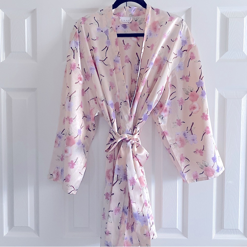 BARE LUXURY VINTAGE SPRING FLORAL SHORT ROBE WHIMSICAL ROMANTIC LINGERIE LOUNGE